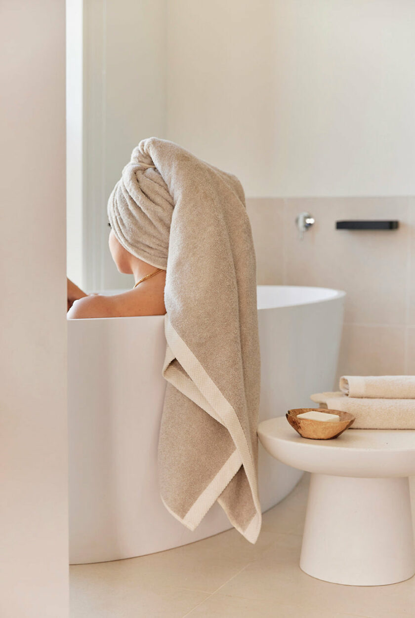 Torres-Novas-Do-Zero-bath-sheet-grey_a56b197e-dca4-4875-b15c-cceb22044fe7_929x1382